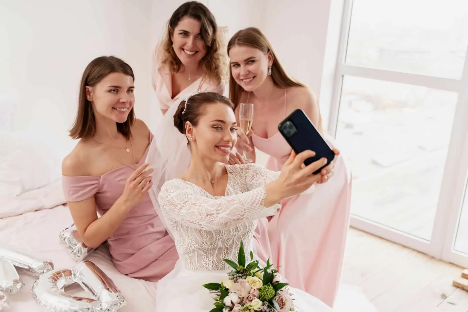 Madres Deslumbrantes: Descubre los Vestidos de Madrina Perfectos para Ti 👩👧👦💫
