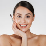 ¿Cómo se limpian las brochas de maquillaje? 10 trucos para que queden impecables.