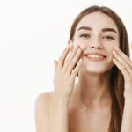 Bases de maquillaje para piel grasa: las mejores y más baratas