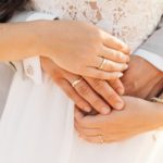 Cómo combinar el anillo de compromiso y las alianzas de boda