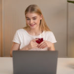 ¿Te vas a casar con tu pareja a distancia? Aprende a hacerlo funcionar