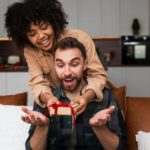 hombre😍💼 ¡El Regalo Ideal Existe! Descubre las Mejores Ideas para Sorprender en la Pedida de tu Hombre. 💏💖